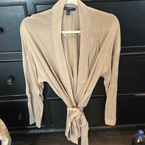 Banana Republic tan sweater top NWOT - Picture 1 of 3